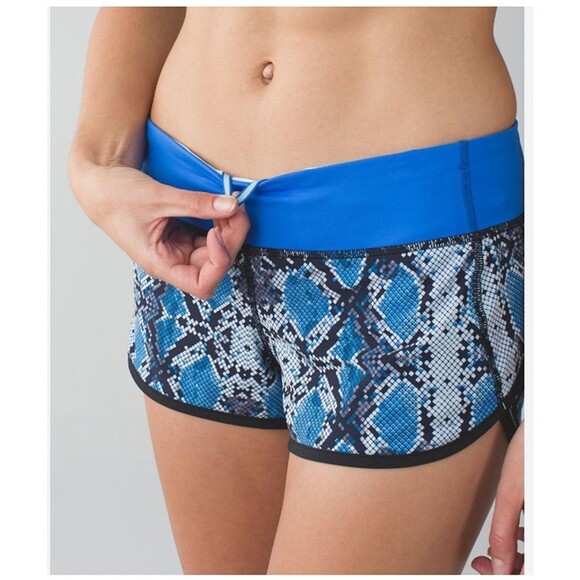 lululemon athletica Pants - Lululemon Speed Shorts Ziggy Snake Womens 8 Blue Running Lined Elastic Waist Gym